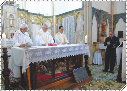 Missa celebrada pelos padres Venuto, Lauro e Luís