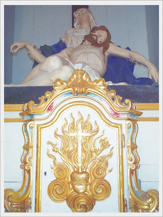 No Sacrário, adoramos Cristo Jesus ressuscitado, vencedor da morte, senhor da história e nossa vida.